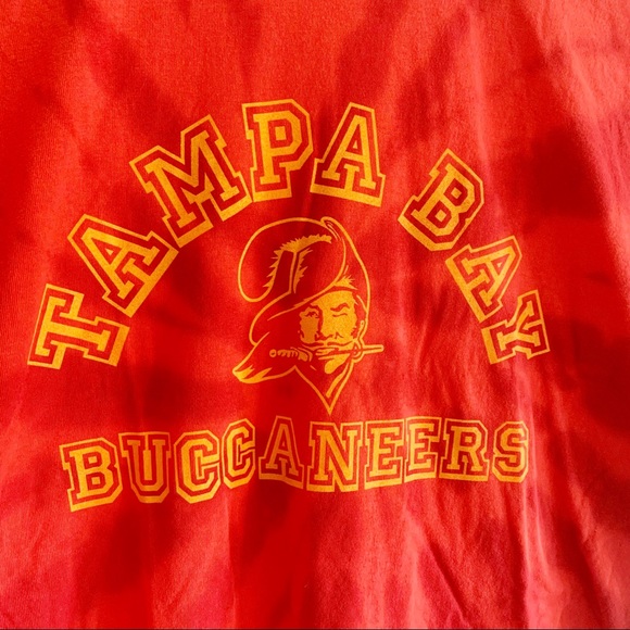 Junk Food LA Tampa Bay Bucs Vintage Logo Red Tie Dye Tee Shirt XL - Picture 4 of 4